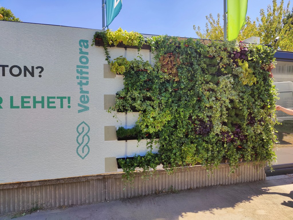 kültéri függőleges kert